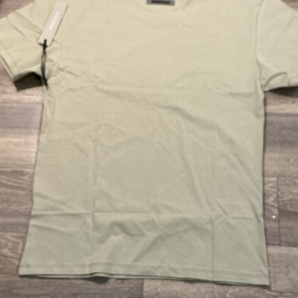 Essentials Fear Of God Men's Light Sage GreenTee Sz Small NWT - Picture 2 of 5